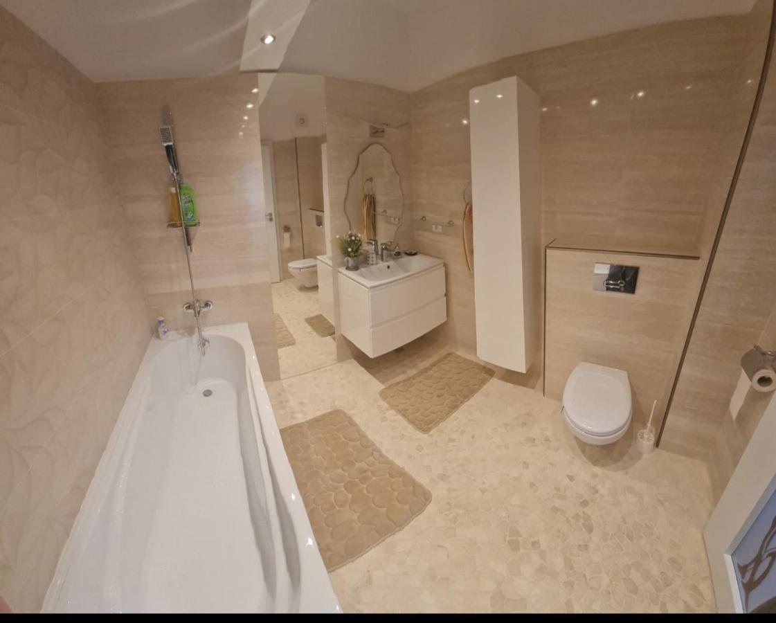 Iosia Apartment 203 Oradea Eksteriør billede